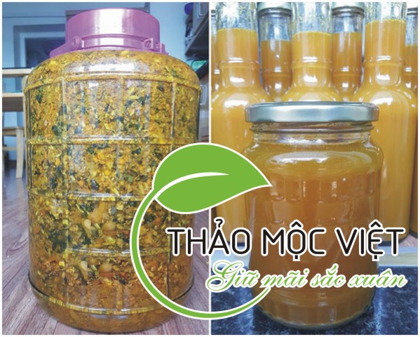 Cách pha rượu gừng nghệ và lá tắm cho mẹ sau sinh.